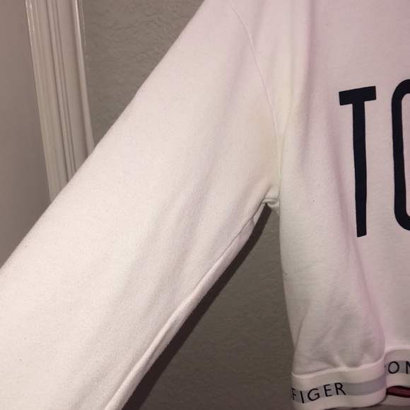 Really cute Tommy Hilfiger hoodie - Picture 4 of 5